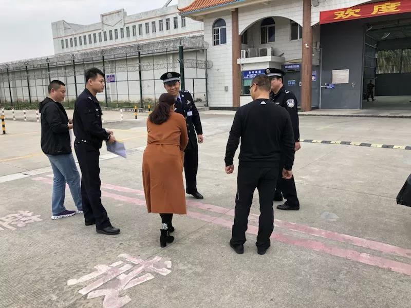 四会监狱离监探亲服刑人员按时返监 陪家人过年愿望终